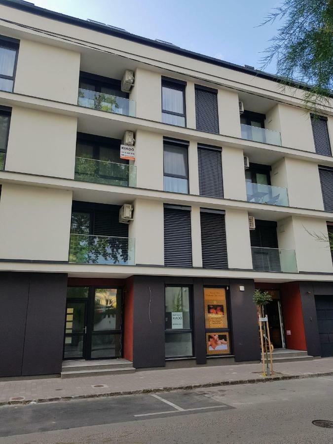 Holiday Apartman With Free Parking Győr Exteriör bild